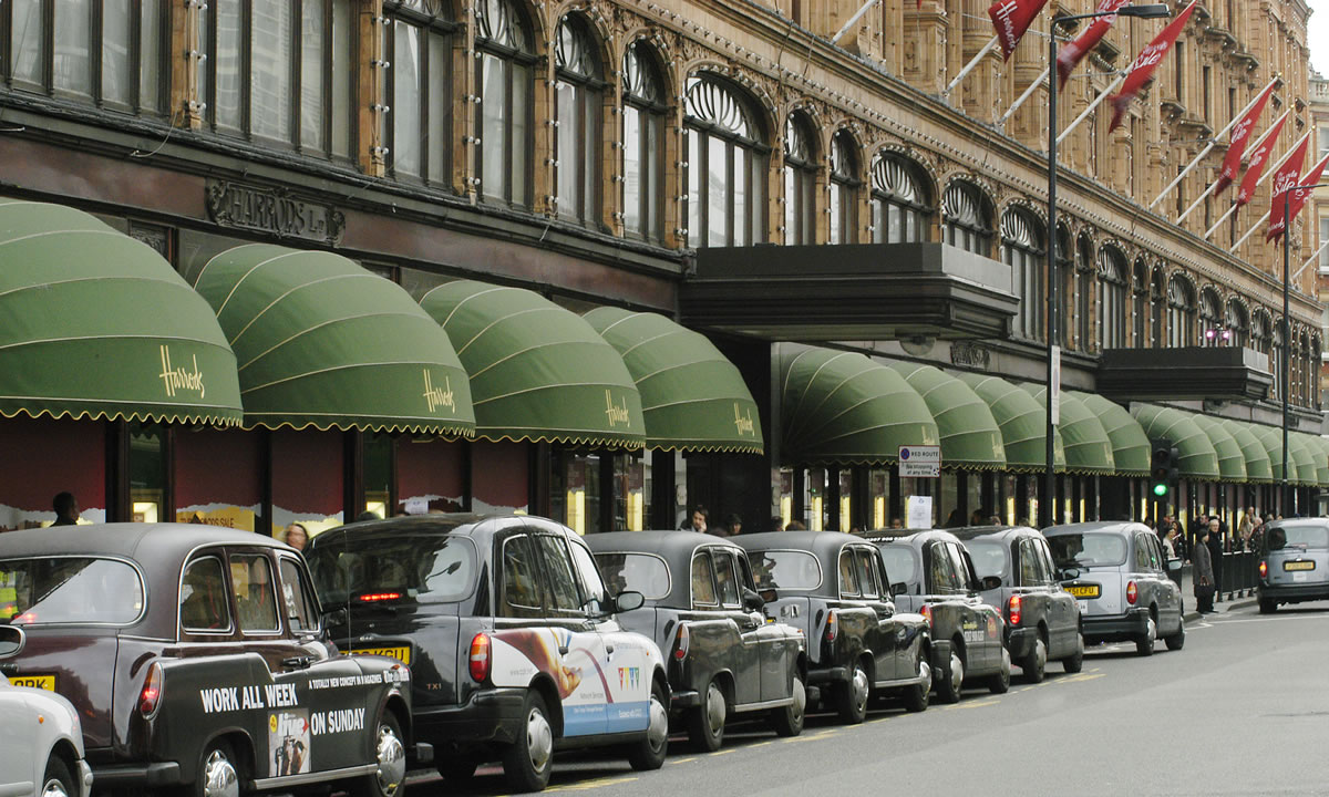 Harrods iconic RIB® Eyelid awning